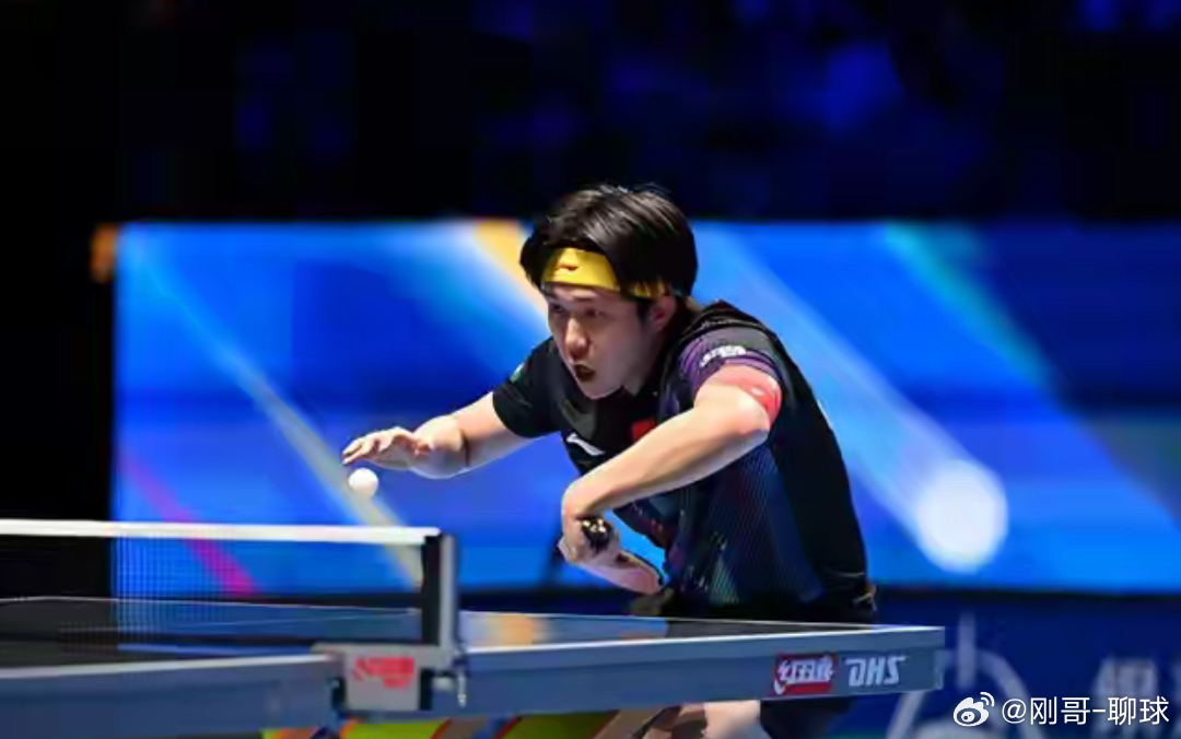王楚钦淘汰卫冕冠军王楚钦vs雨果 复仇卫冕冠军！王楚钦4-1晋级世界杯决赛，今夜