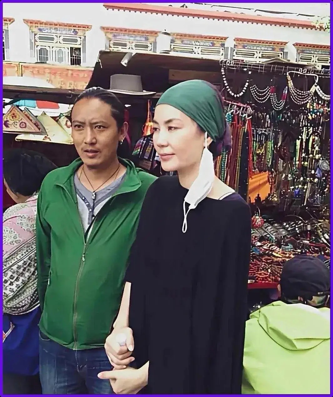 王菲在拉萨这身装扮，才是顶流的底气！什么高定、什么穿搭，在菲姐这儿全废了，人家主