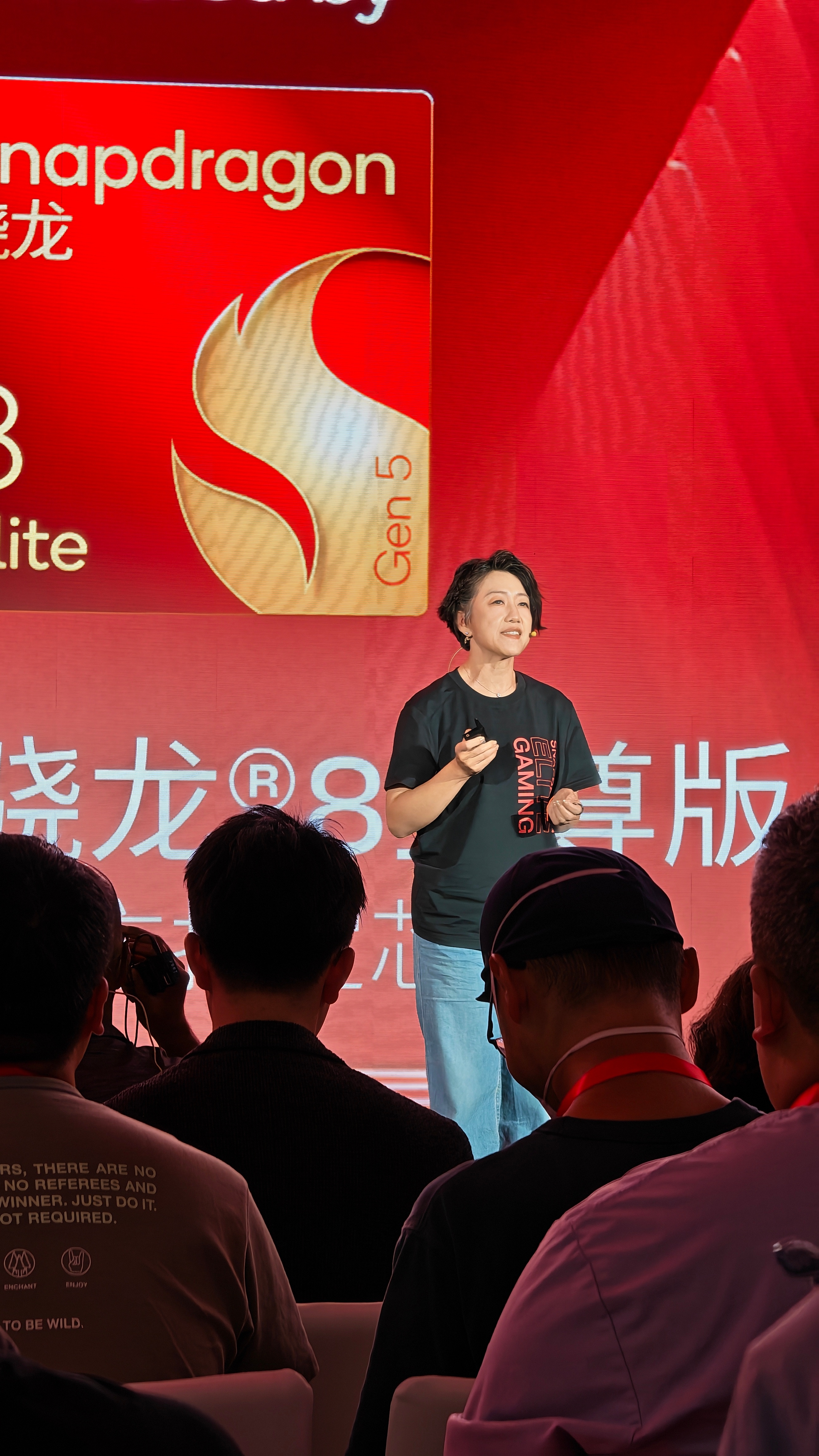 来高通骁龙游戏技术赏侯明娟登场 前两天在荣耀横店才见到又在上海见到了 真劳模 上