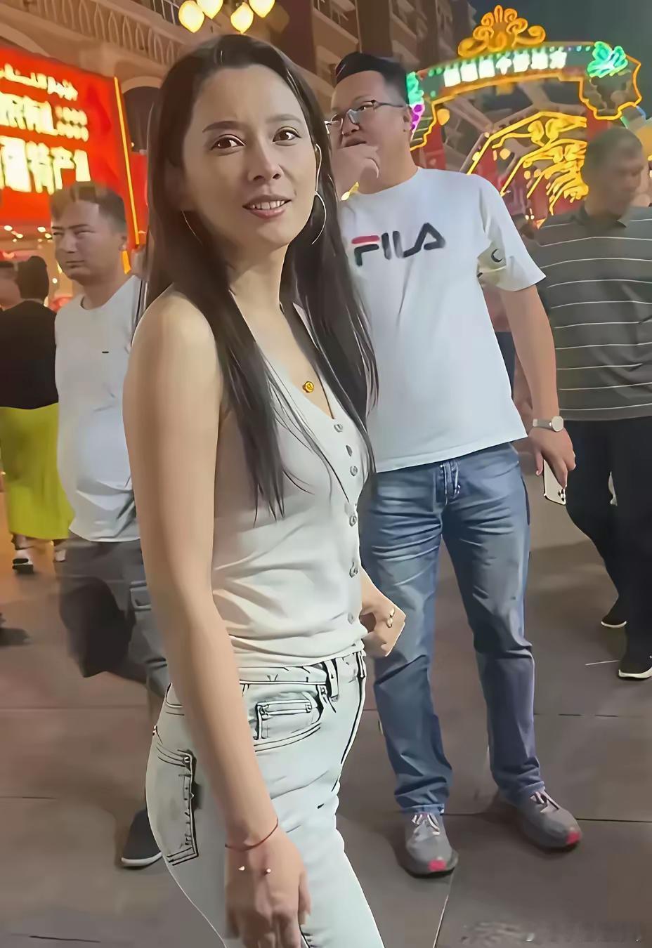 路人镜头下的森林北居然长这样！和美颜区别太大了吧！ ​​​