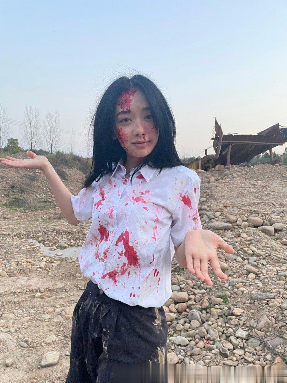 #王影璐头破血流照#王影璐这次在异人之下的表现也是上大分了，头破血流照还笑的很开
