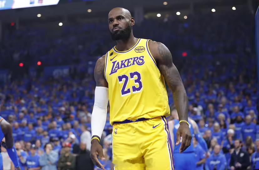 詹姆斯湖人NBA季后赛 湖人季后赛被雷霆4-0淘汰后，球队核心老蒋与湖人合同即将