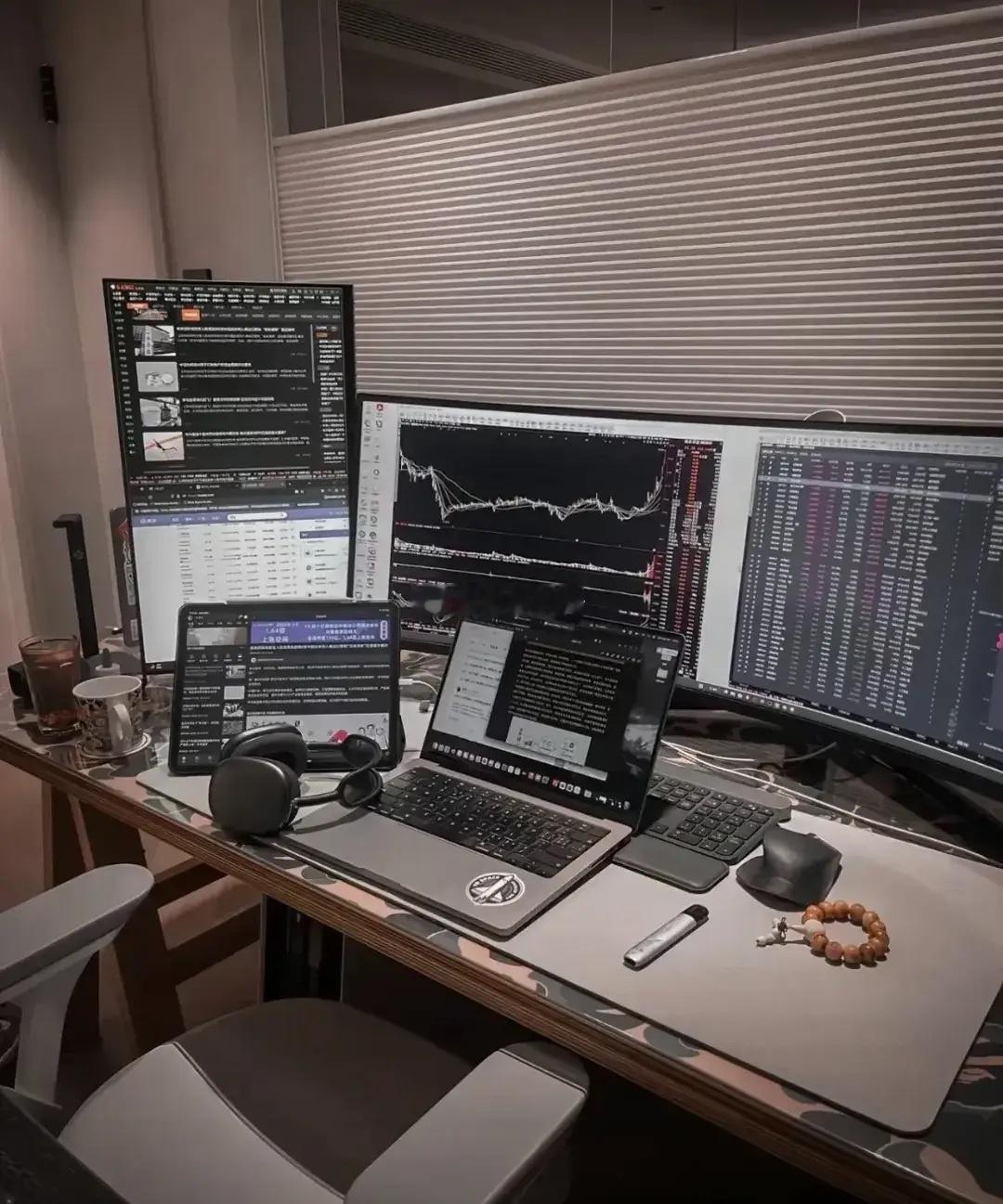 火热的行情，满仓持有，才是最优先来看看目前市场，各大热点板块，除去已经神化的商业