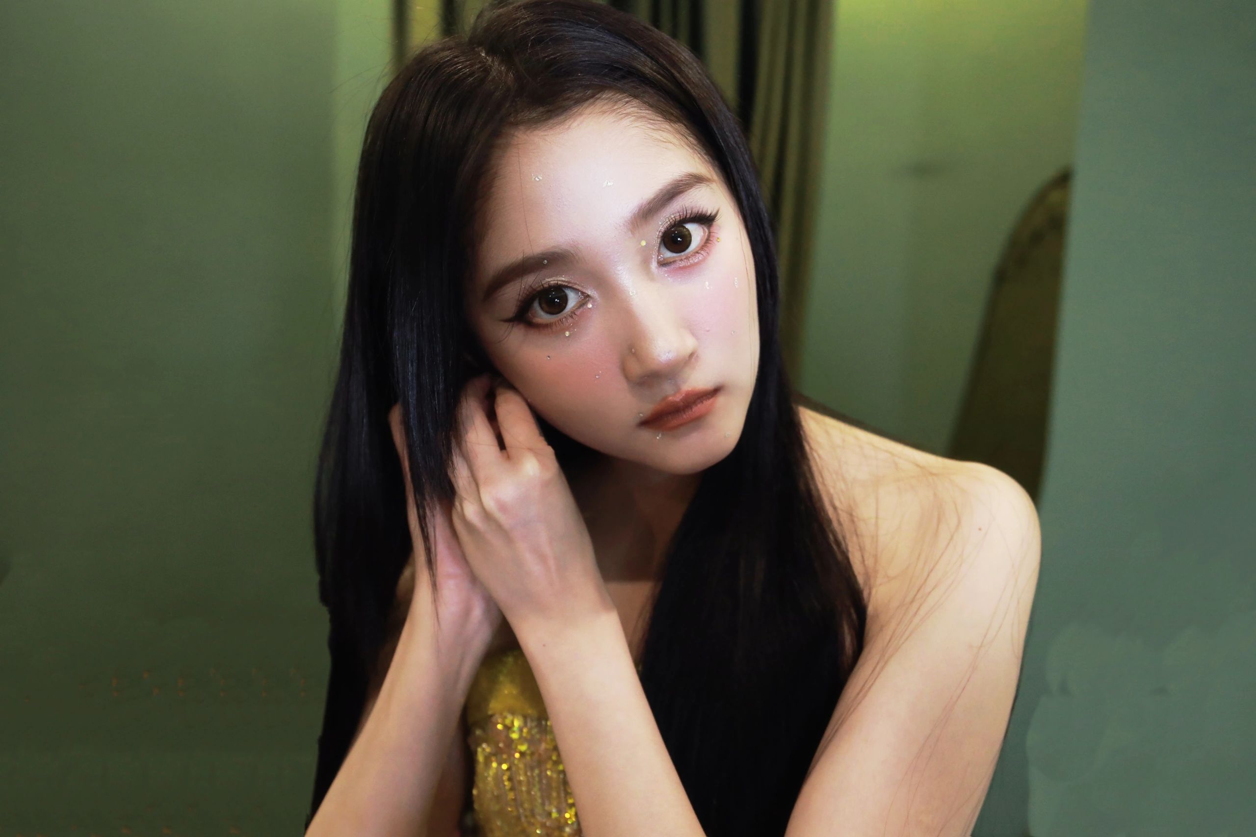 今天是一个小👧🏻的生日关晓彤🎂🎂 ​​​