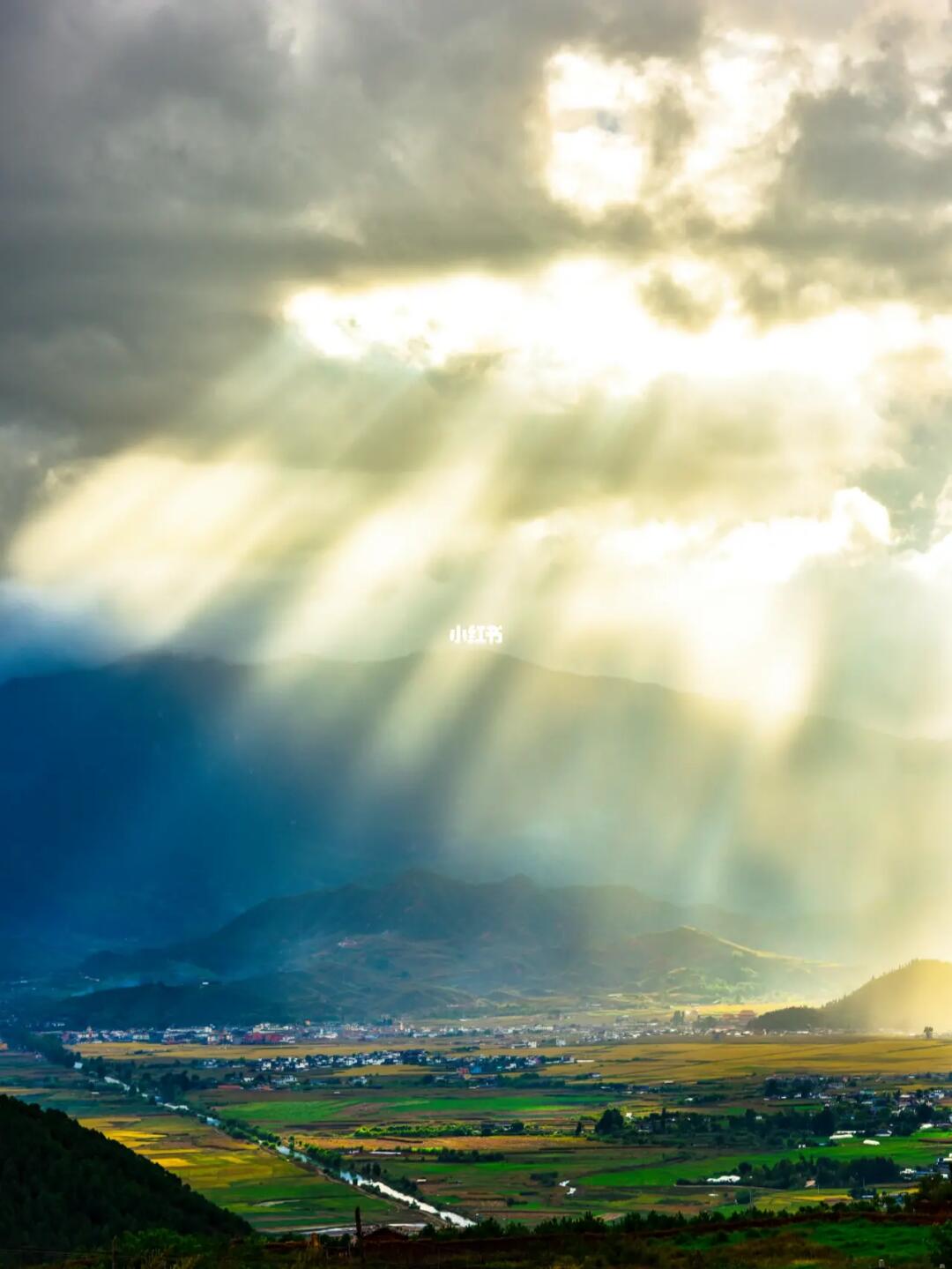 向左滑，你会看见光的形状✨丁达尔效应