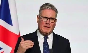 英国现在已经看明白了，现在世界上能说上话的国家只有美国，中国跟俄罗斯，我们也不过