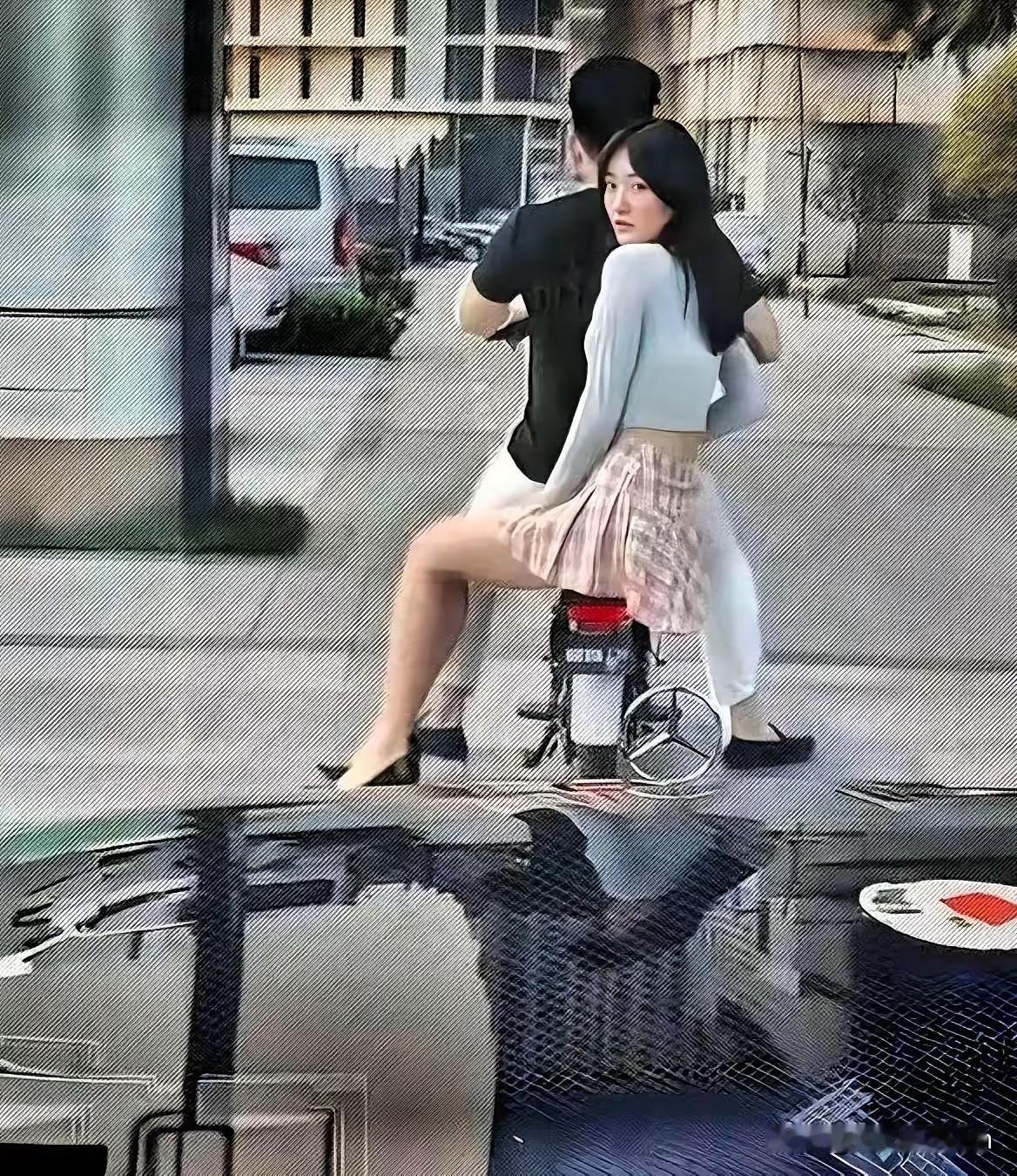 漂亮女人都这样吗
你看这个美女的眼神
[捂脸][捂脸][捂脸]

东方魅力女人 