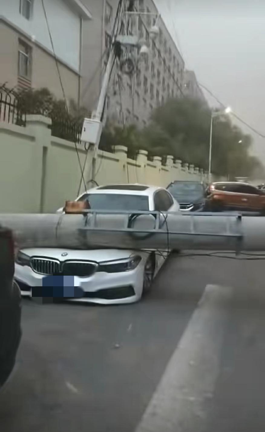 为什么风，能把电线杆子刮倒？这种力量太不可思议了！