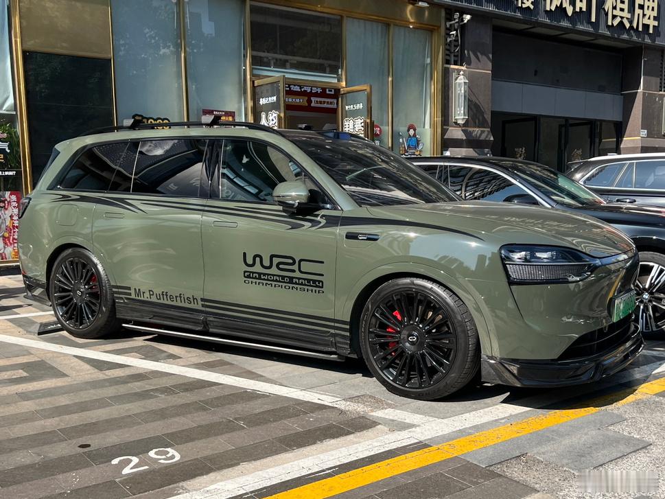 竟然有人开发问界M9的包围！佩服~ 