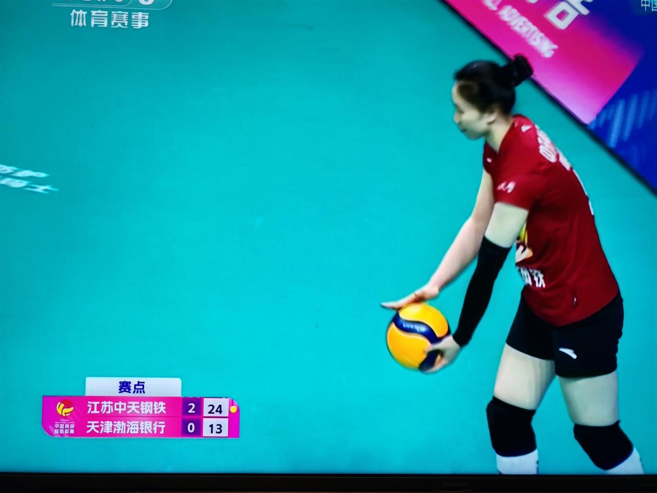 女排排超联赛半决赛第二场，江苏女排25：10，25：22，25：13，大比分3：