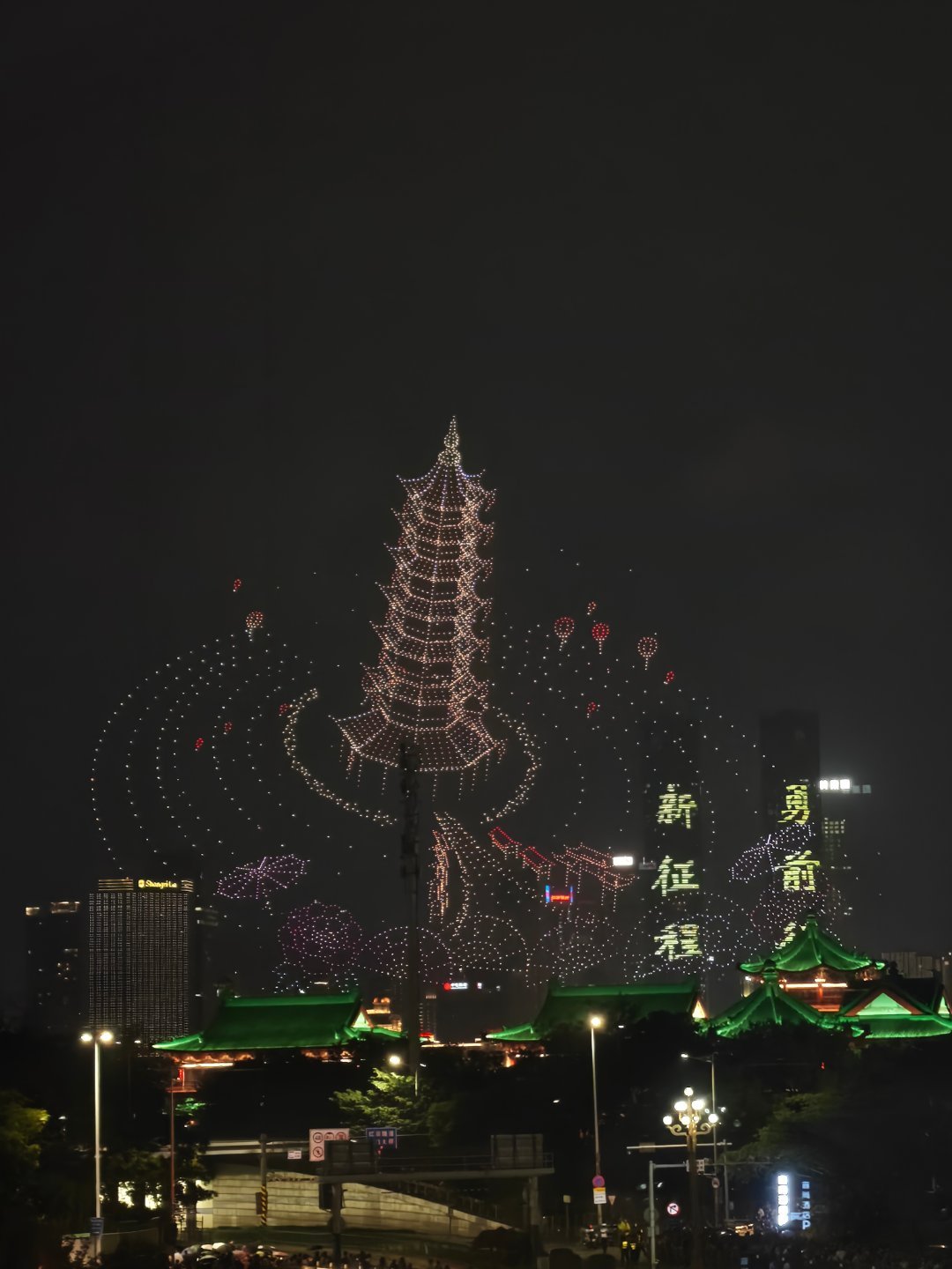 南昌国庆烟花秀、无人机表演太震撼了！！！十一美美打卡十一接力打卡国庆[超话]烟花