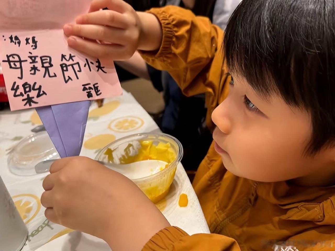 古巨基官宣二胎后，没有得到太多的祝福，反而满是质疑声。觉得年纪大了生孩子是不负责