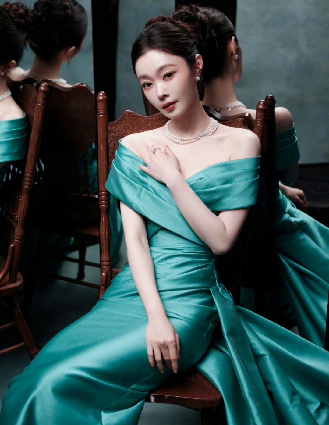 宋轶这组镜像图完美形态狠狠拿捏了～青裙造型美到犯规