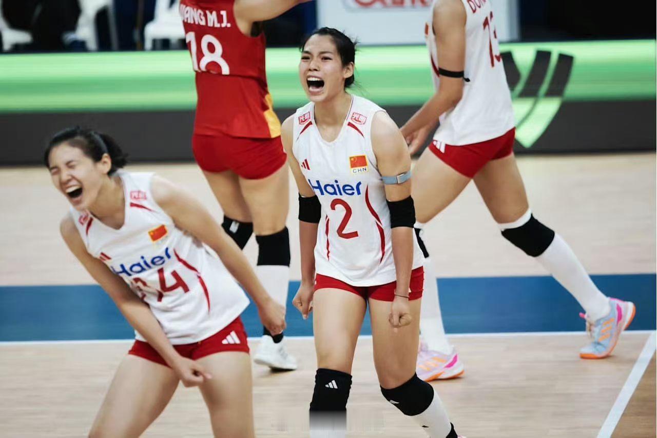 中国女排3比0法国女排今天Volleyball World还会上传胜利合影吗？在