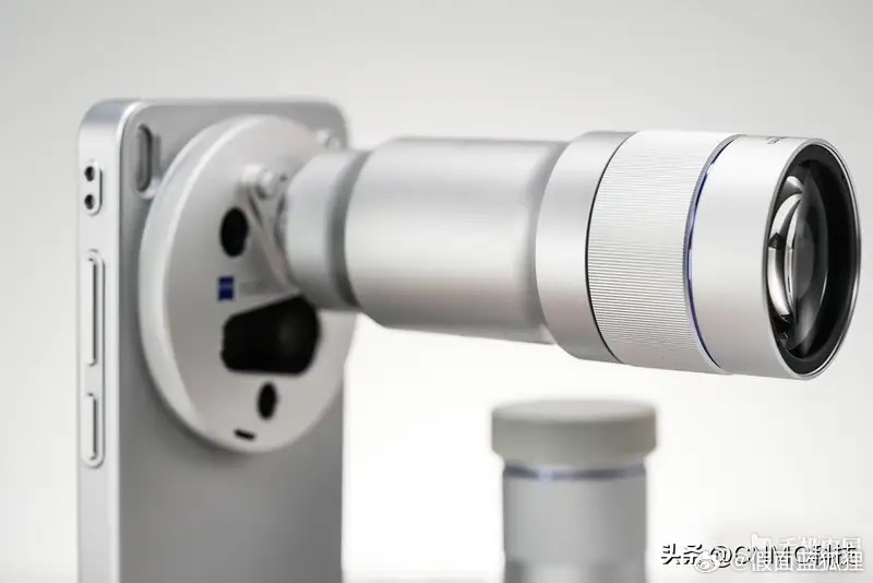 vivo X300 Ultra“银调”图赏 独创3+2镜头矩阵 