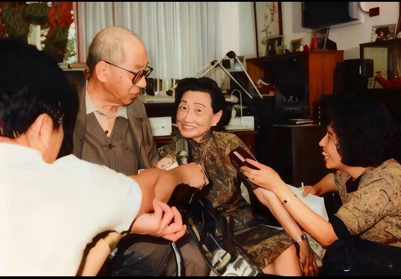 赵四小姐把一生都奉献给了少帅，仅凭这一点，就非常的让人敬重。爱一个人，从青春年少