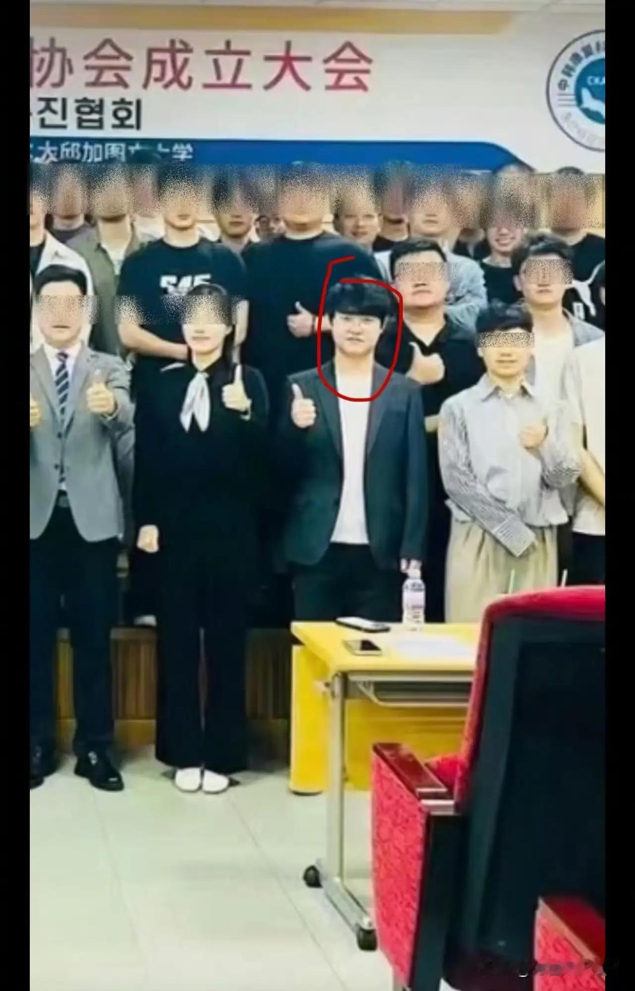 杀害“文文”的嫌疑犯郑昌圣，其相貌一看就是爱虚荣好表现货色，极端自私和控制欲极强