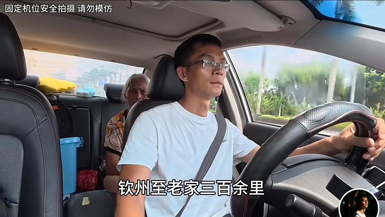 抛开参加高考16次不说，唐尚珺现在对母亲的孝顺是肉眼可见的。

才读大二的唐尚珺