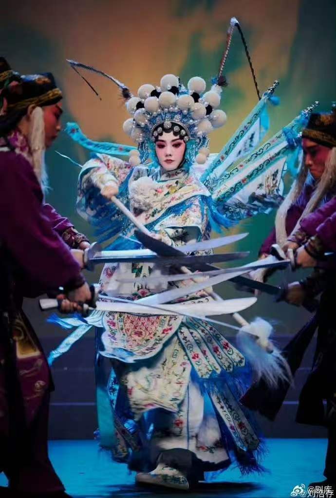 主角助力秦腔破圈主角秦腔的长尾效应《主角》让沉淀千年的秦腔被更多年轻人看见、热爱
