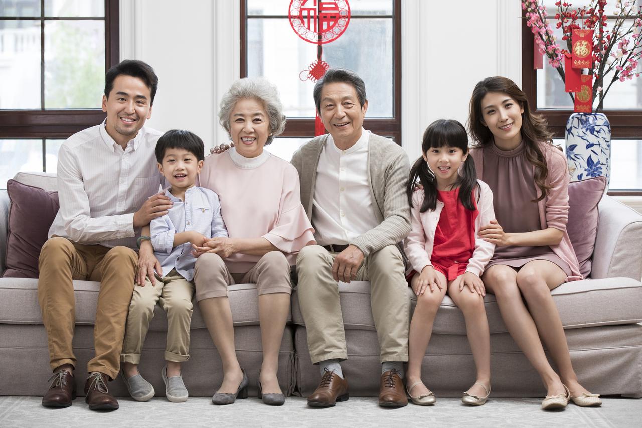 打算办理积分落户的上班族老郝，今年六月特意请假奔赴社保大厅，排队数小时打印纸质社