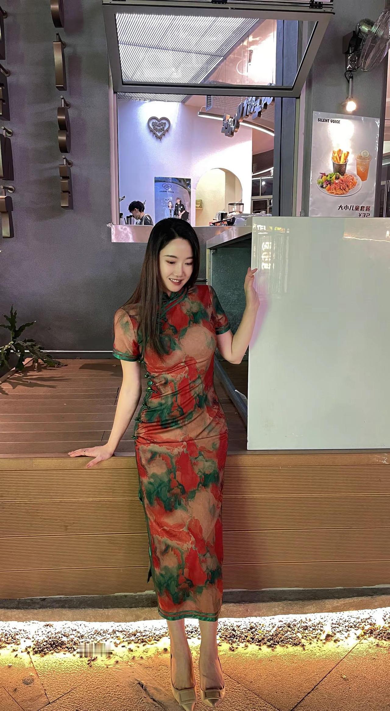 风寒侵夜枕，霜冻怯晨妆原创视频 旗袍 纪录美好生活 分享生活