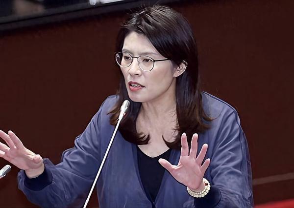 快讯｜郑丽文硬核表态！国民党按规则办事，地方施压全不买账
 
国民党主席郑丽文针