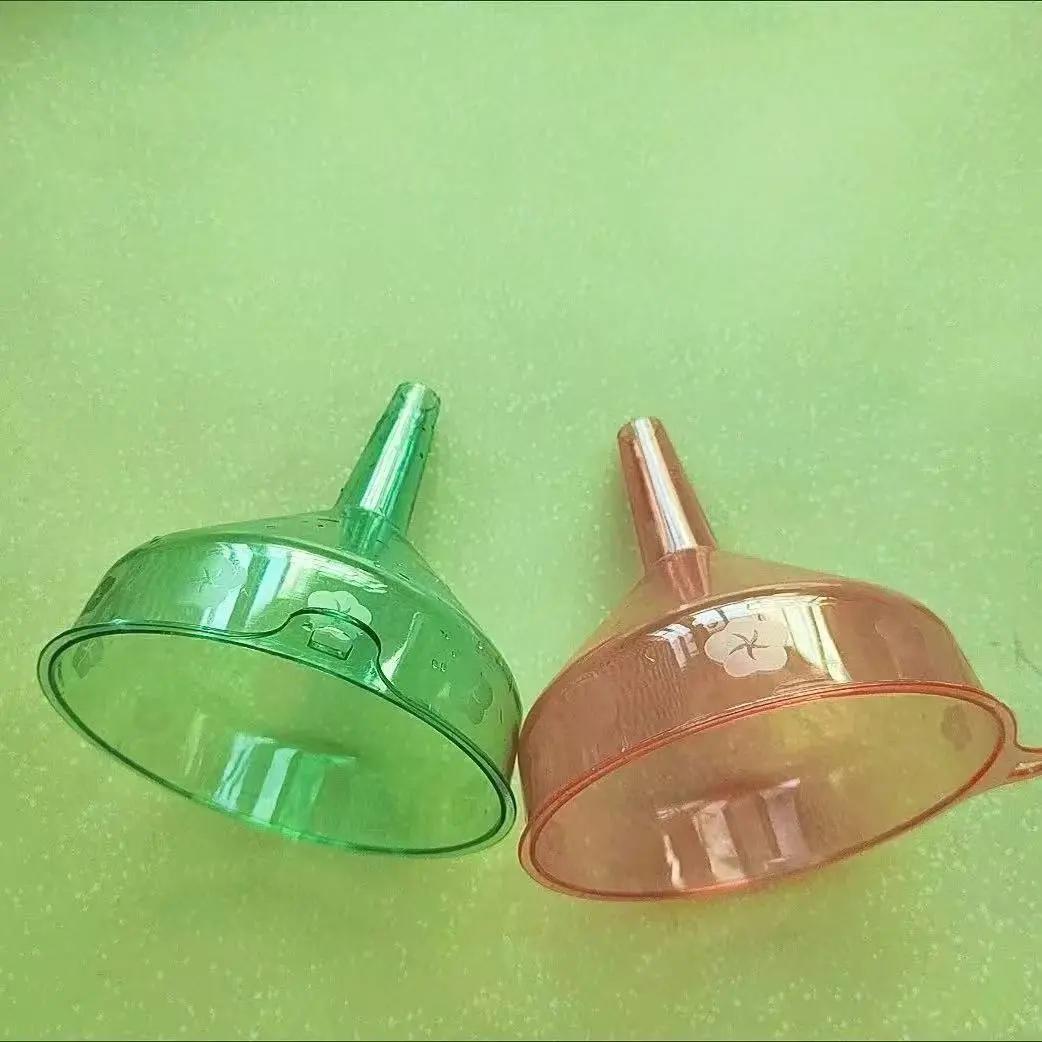 厨房液体分装漏斗怎么选，看这几点就够 这款浙江产的大号宽口塑料厨房漏斗很实用。它