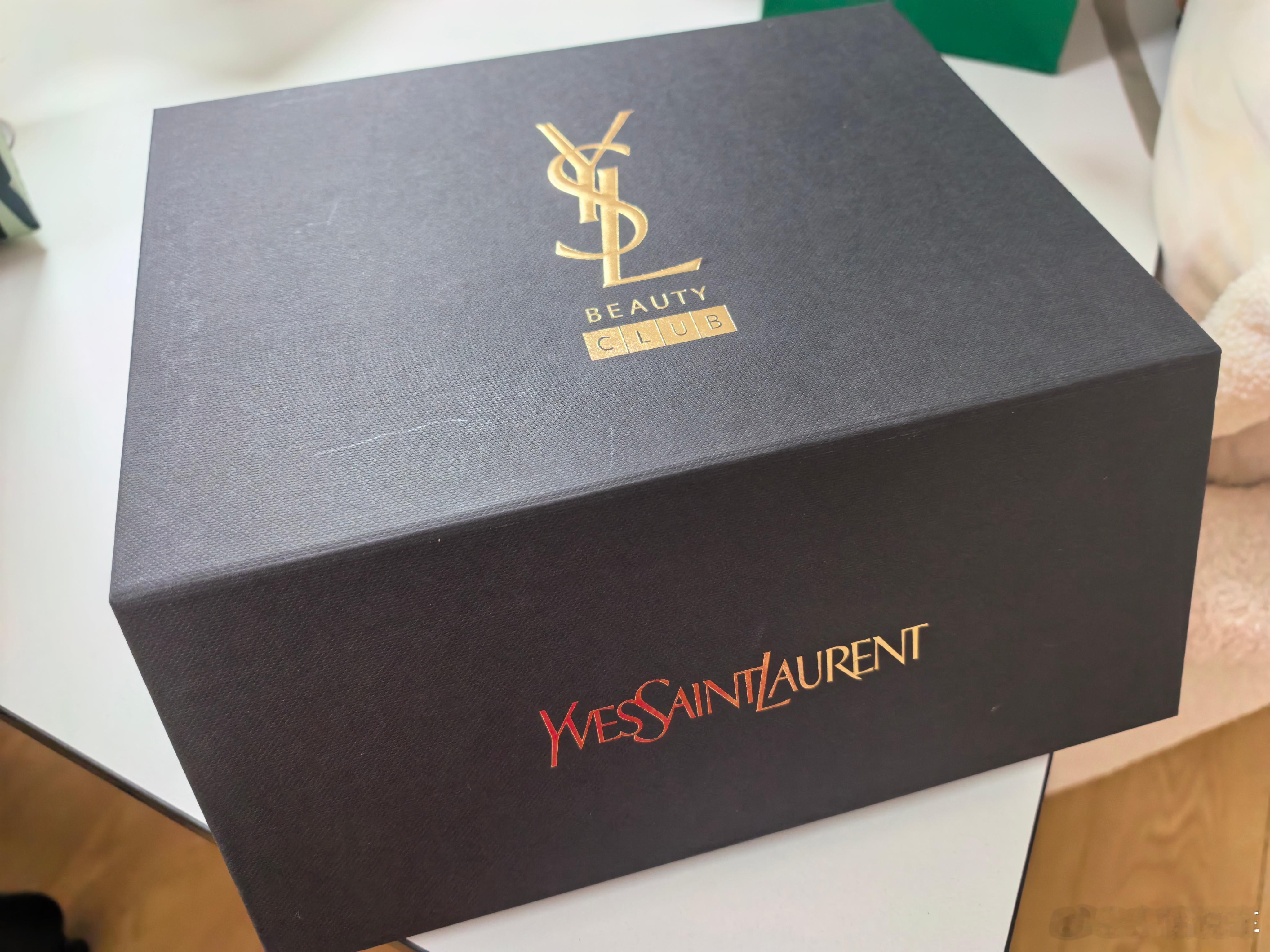 生日月又薅到 ysl 的羊毛了正装的黑皮气垫和藏金面霜15ml这个面霜我在手上试