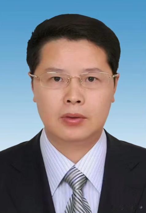 清镇市委原书记马骁这事儿真让人唏嘘。7月20日他还主持清镇市委常委会会议，公开活