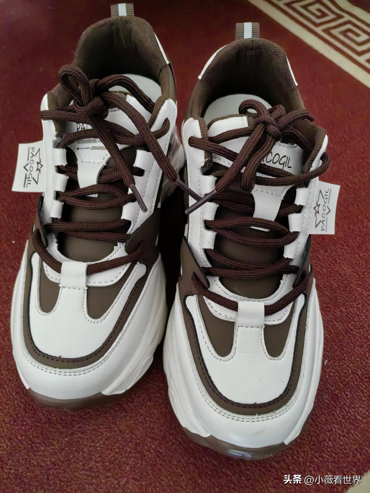 年前网购的这双鞋，无论颜色款式，怎么看怎么好看。但穿了一次就不想穿了。为什么呢？