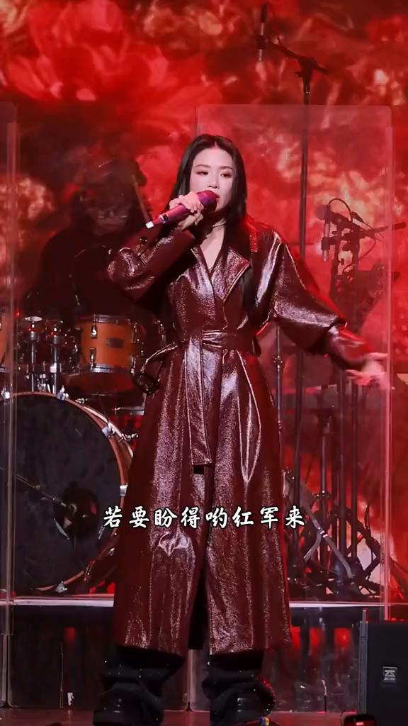 若要盼得红军来，岭上开遍映山红。