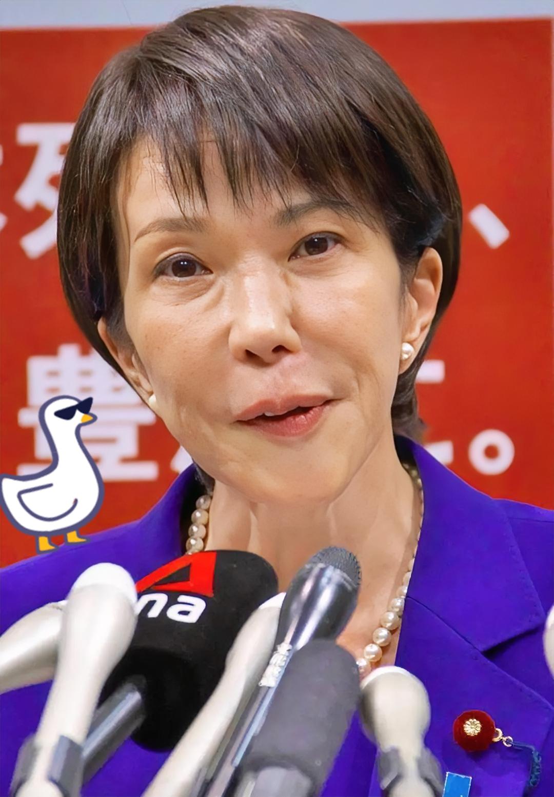 这几天，国际海域上可真热闹，尤其是台海附近的水域，更是成了各方角力的“热锅上的蚂