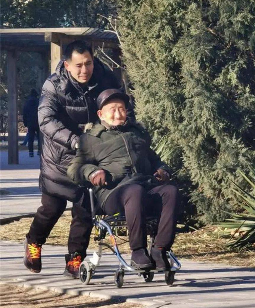 1979年，内蒙古一男子惨遭巨变：2个儿子相继去世，妻子另嫁他人，万念俱灰下，他