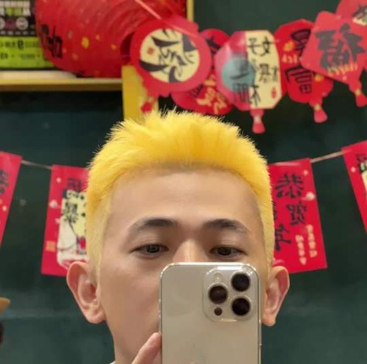 中年老登染黄发，再不叛逆一把就老了！