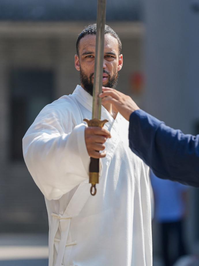 文班亚马→少林
狄龙→武当

自此，NBA球星就分为少林一派和武当一派了，狄龙也