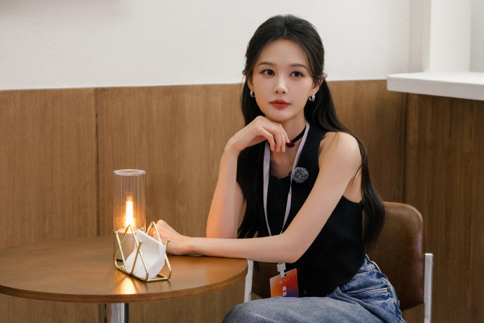 #李一桐一个wave就过来了# 试问又有谁能够不喜欢到这样的李一桐！姐在节目里面