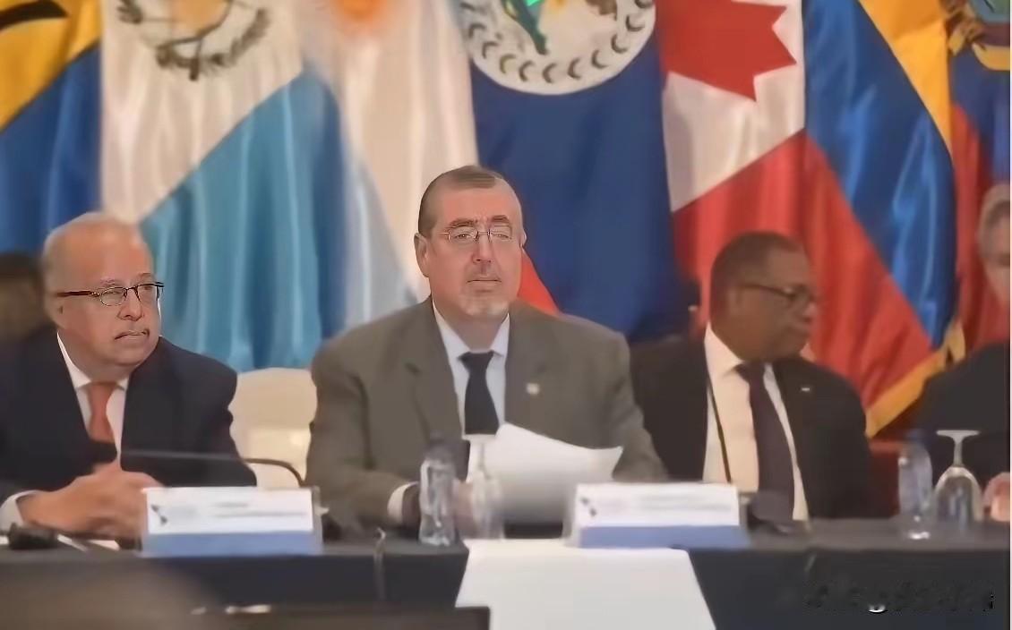 2月23日，巴拿马政府强行接管了长和旗下的两个港口，长和的工作人员被拦在门外，连