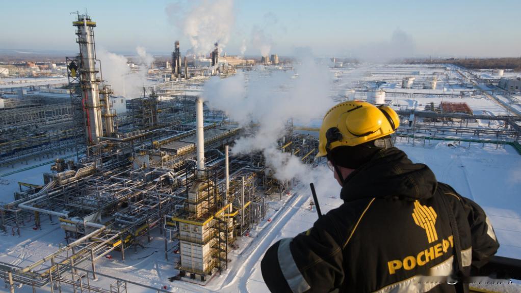 俄能源部长对媒体称，今年石油产量比2022年少，预测仅有5.23亿吨甚至少一点，