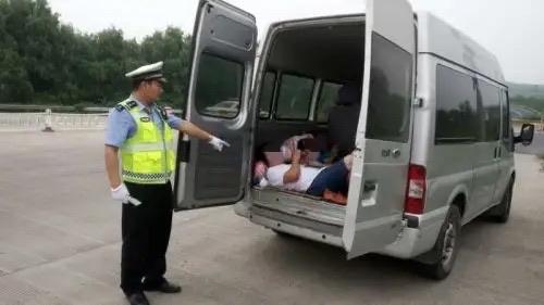 央视都紧急曝光了！别再把私家车当“移动卧铺”，真会要命的！

最近刷到好多自驾游