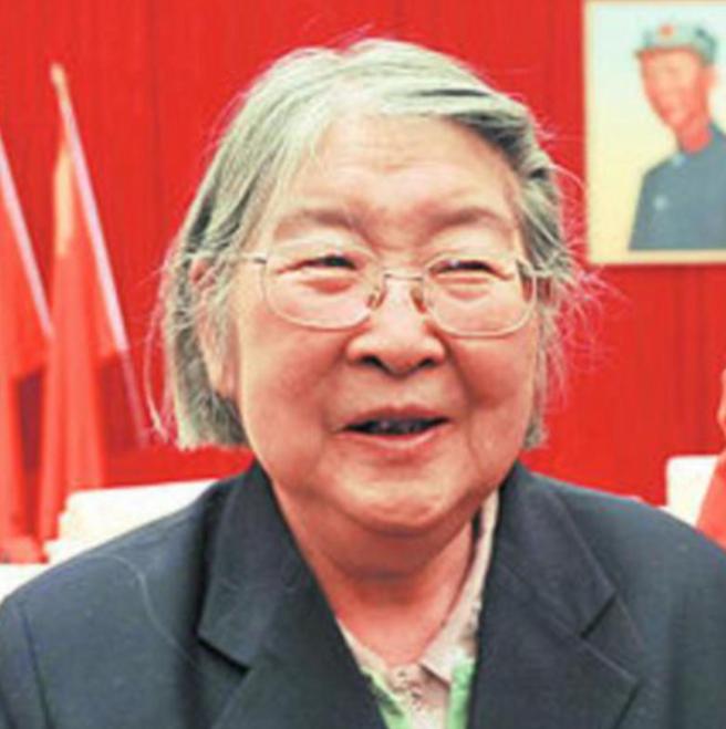 1999年，毛主席的女儿李敏突然病倒，丈夫也遭遇车祸去世，由于医疗费不够，女儿孔