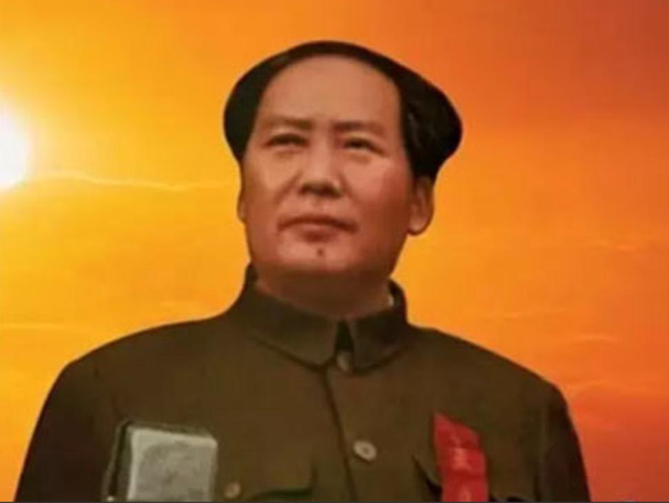 我最佩服毛主席的一点是：他永远站在战略层面，而他下面的将领，如黄克诚、粟裕等，都