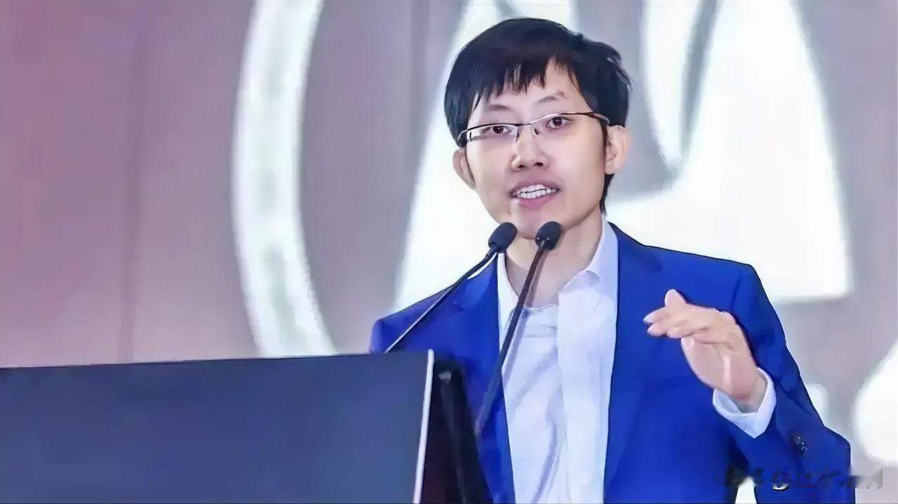 梁文锋身价千亿，在北京租房住。

消息一出，有人说是清醒，有人说作秀，有人说“他