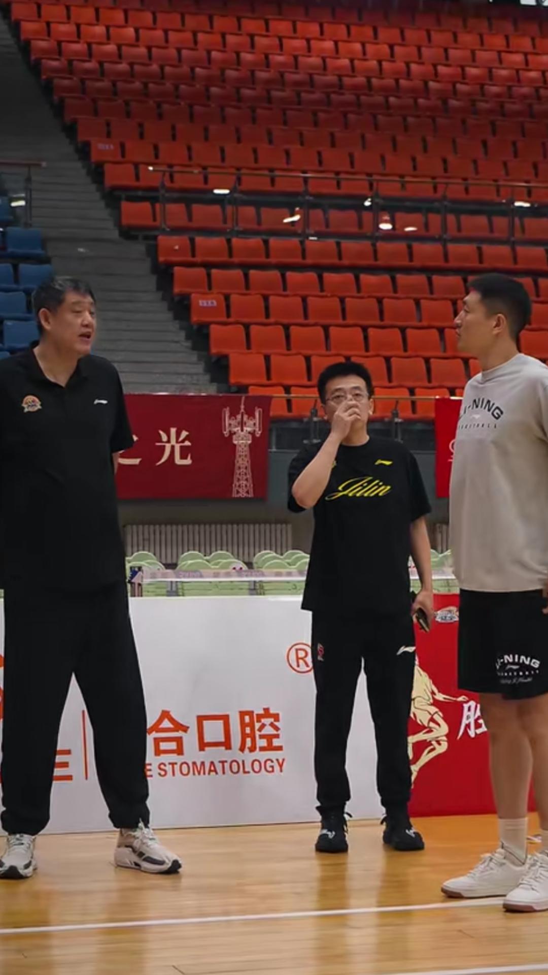 【据吉林媒体报道，吉林东北虎男篮新任主帅李昂结束国家队比赛任务后返回长春，指导队