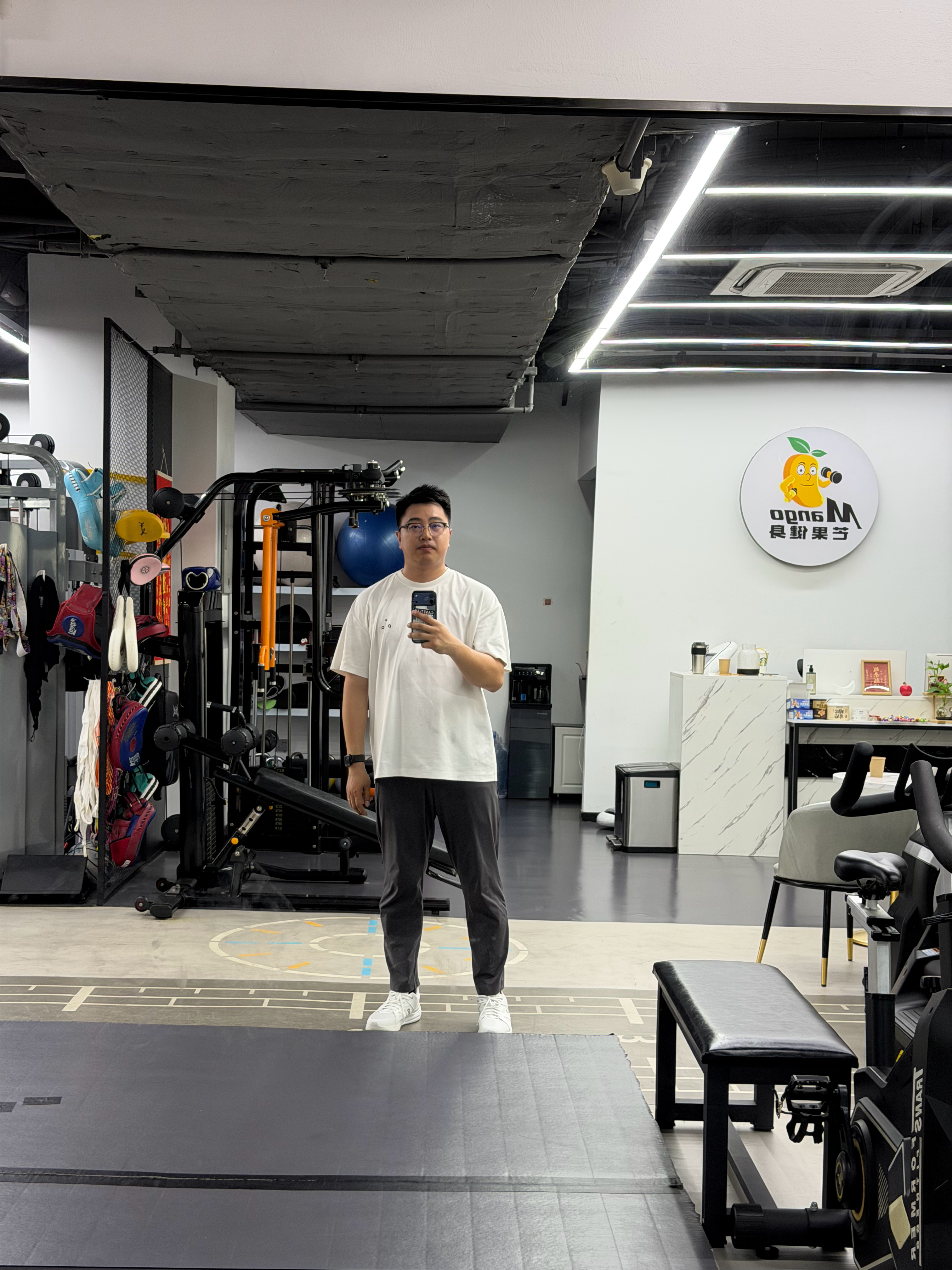 能让我坚持健身的原因，就是健身房楼下食堂的砂锅，现泼油辣子的老豆腐滑肉真的太香了