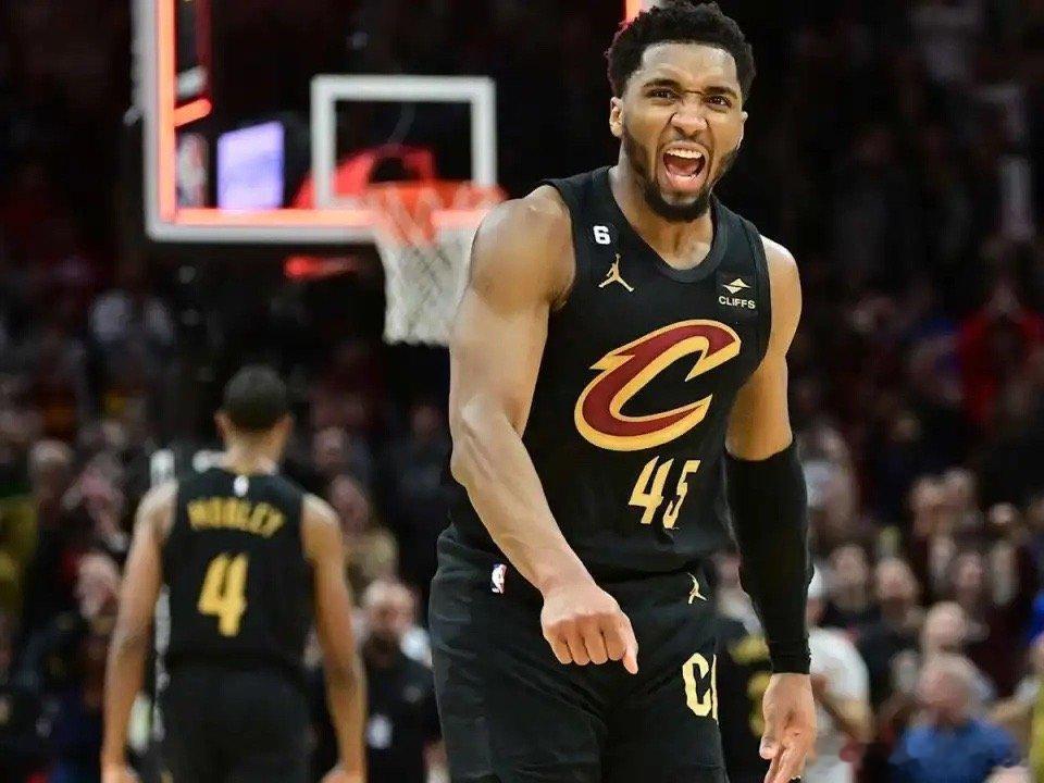 第七名：米切尔（12.7）数据：29.8分4.7板5.4助1.5断米切尔一直都是