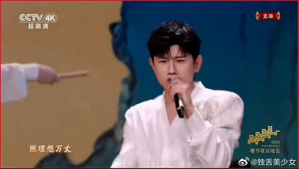 张杰春晚驭风歌意气风发 少年自有凌云志！张杰《驭风歌》响彻春晚，愿你马年策马扬鞭