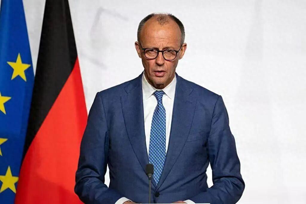 2月25日，德国总理默茨在出发前往中国之前，在柏林机场发表了简短的对华政策演说。