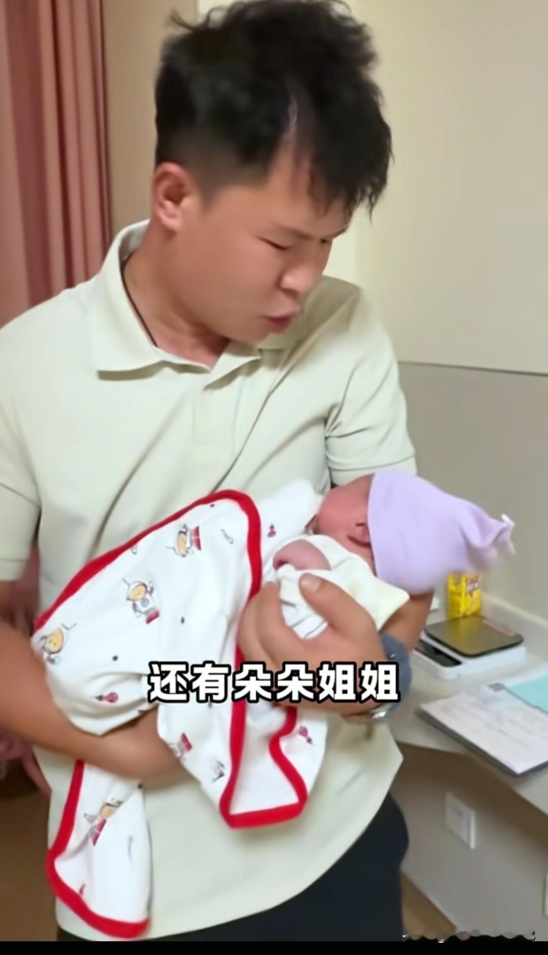 网红都在生孩子。千万网红小乔生二胎，剖腹产，喜得贵子儿女双全。百万网红马军老婆也