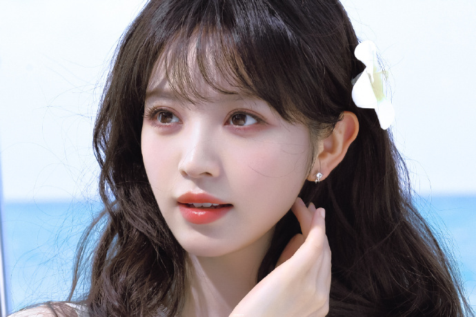 1.田曦薇跟胡一天主演的新剧《天才女友》刚正式过审下证了，排播还要再等等，暑假档