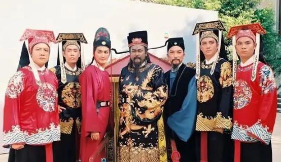 在重文轻武的宋朝，经济发展的同时，武将地位很低。
包青天，曾经一度风靡两岸三地，